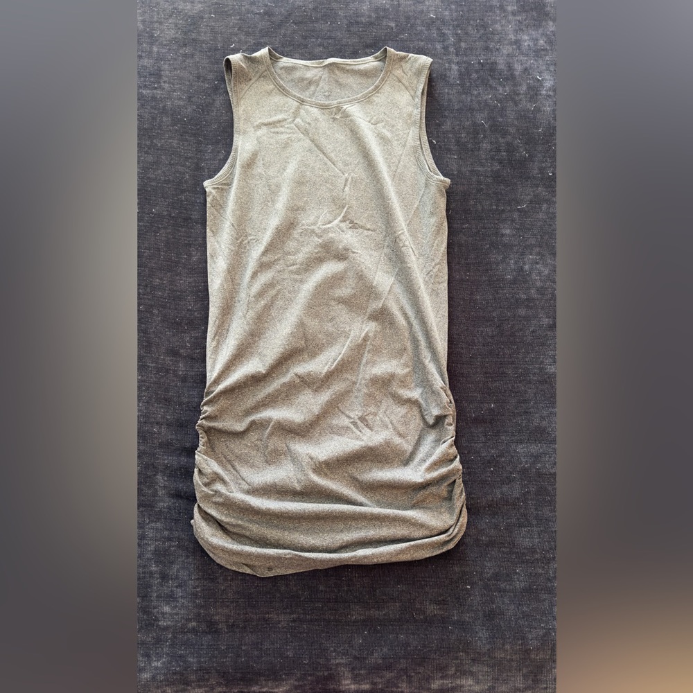 Lululemon size 8 dress heathered grey